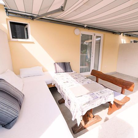 Guesthouse Lastavica Novalja Eksteriør billede
