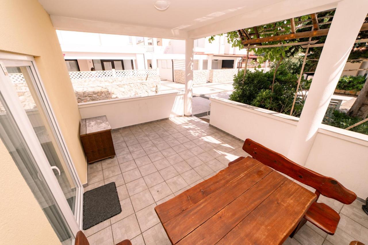 Guesthouse Lastavica Novalja Eksteriør billede