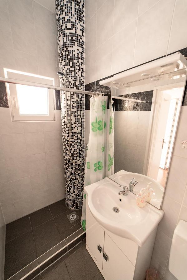 Guesthouse Lastavica Novalja Eksteriør billede