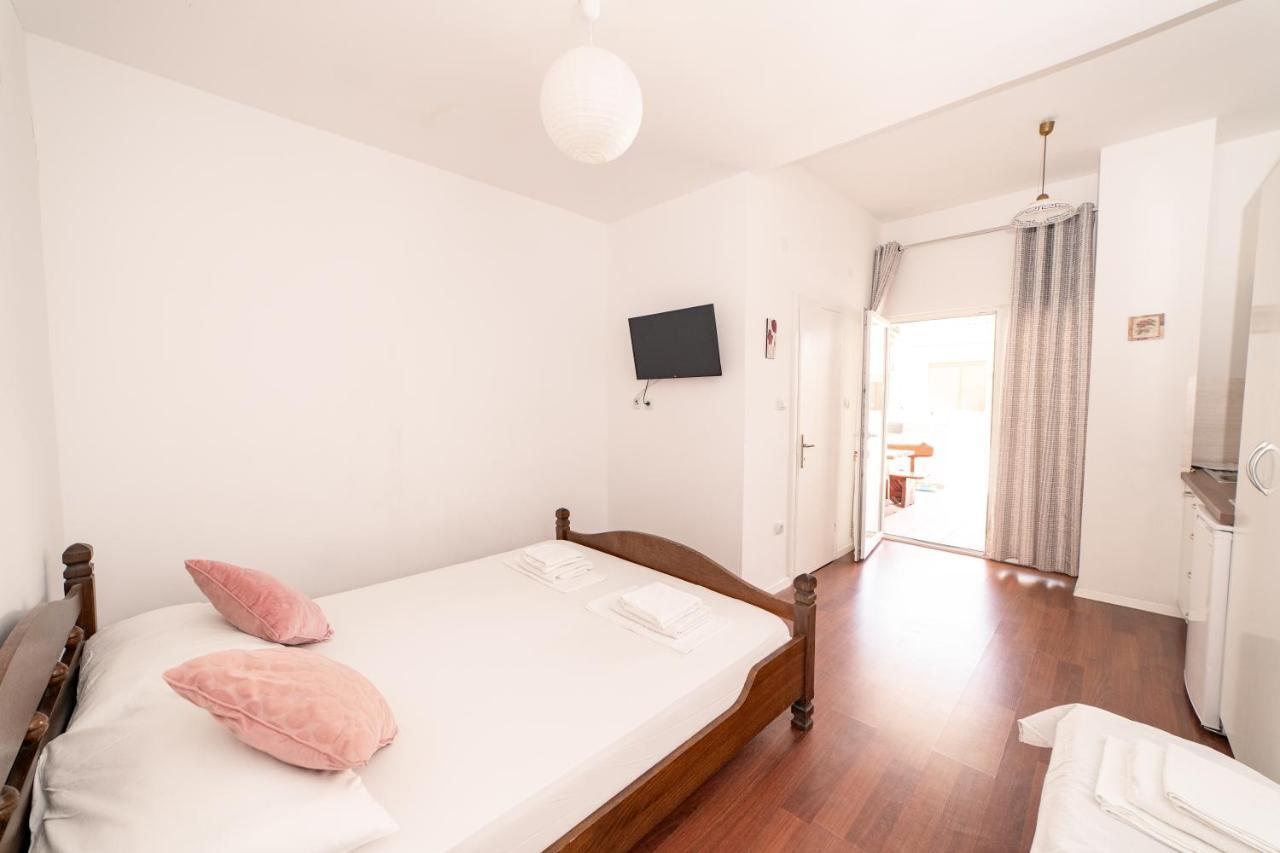 Guesthouse Lastavica Novalja Eksteriør billede