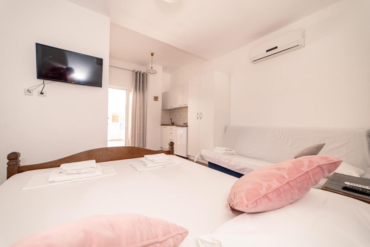 Guesthouse Lastavica Novalja Eksteriør billede