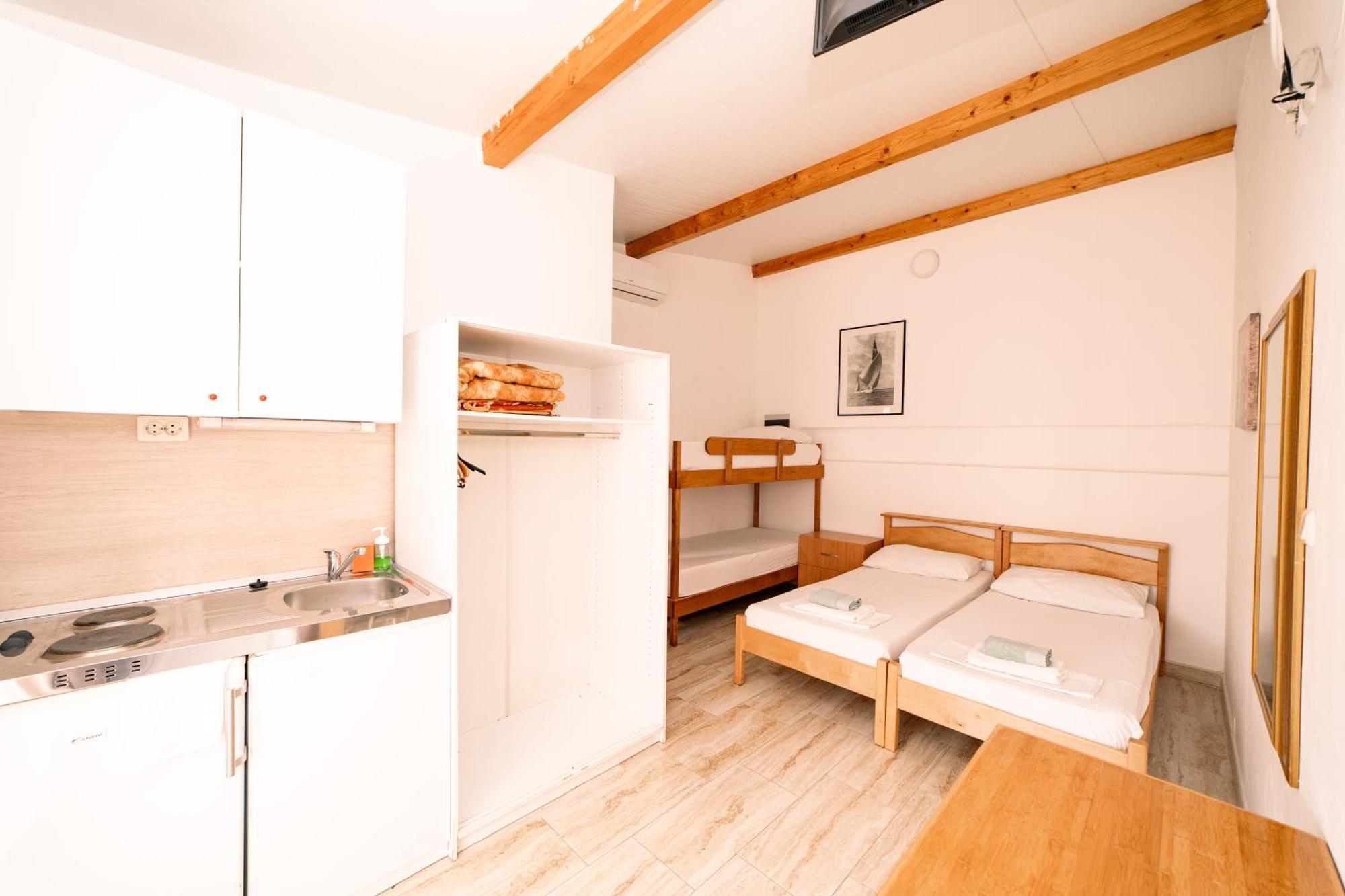 Guesthouse Lastavica Novalja Eksteriør billede