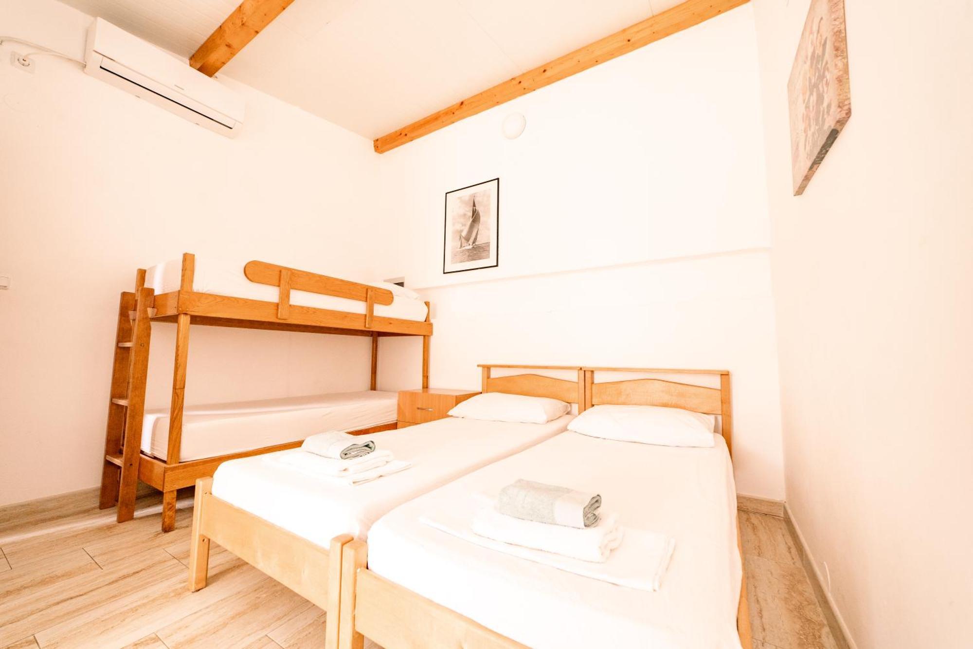 Guesthouse Lastavica Novalja Eksteriør billede
